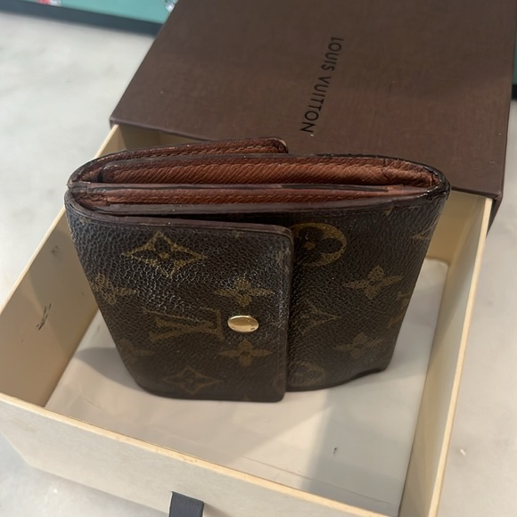 Authentic Louis Vuitton monogram unisex wallet - Picture 11 of 13